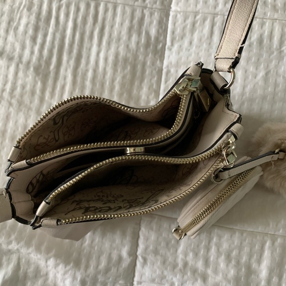 SOLD!!!  GUESS Crossbody Purse - Picture 4 of 5